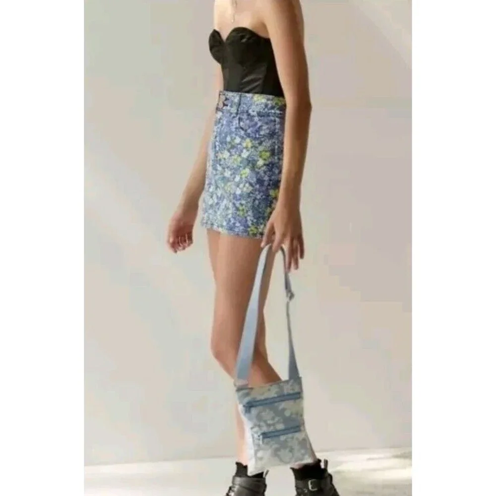 Laura Ashley & UO URBAN OUTFITTERS Denim Blue Floral Mini Jean Skirt Medium